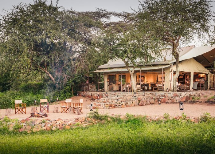 2.Mwiba-Tented-Camp-main-area-indoor-and-outdoor-spaces (1)