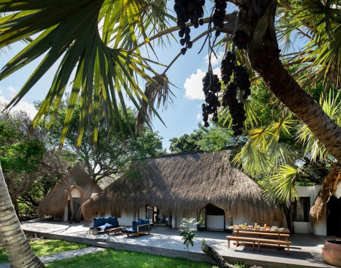 Benguerra-Island-Casa-Familia-exterior-view-breakfast-
