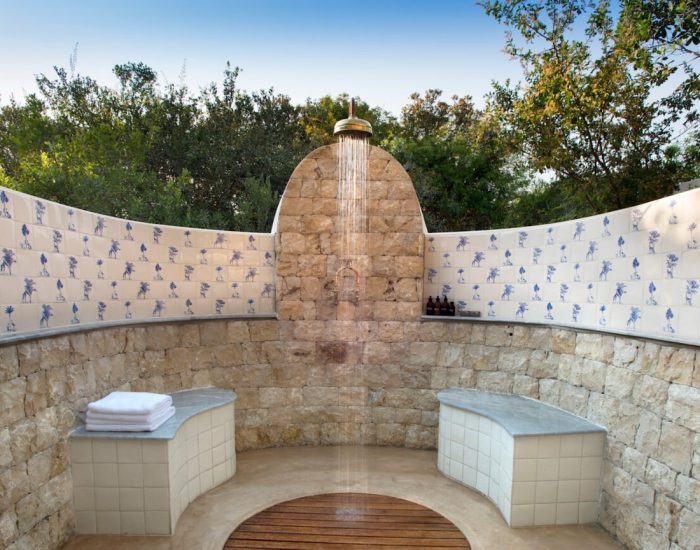 Benguerra-Island-outside-shower-in-the-room-
