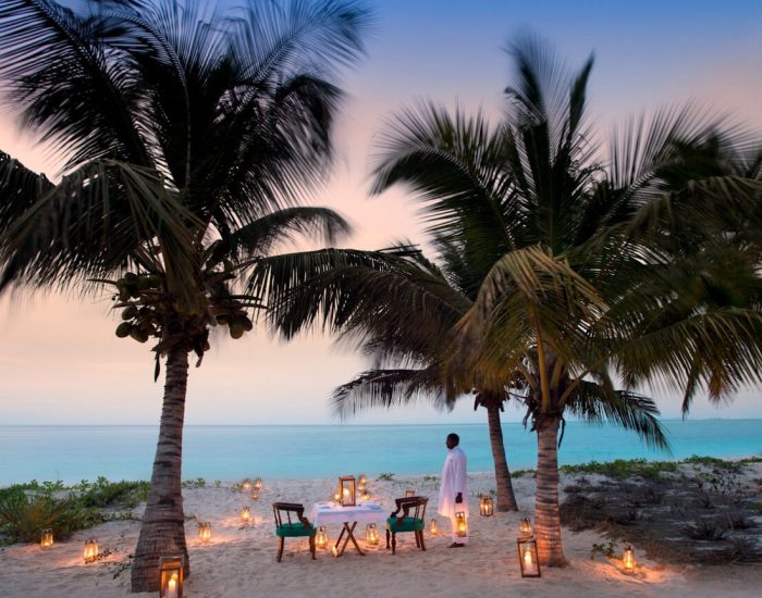 Benguerra-island-guest-area-Beach-dining-romatic-with-