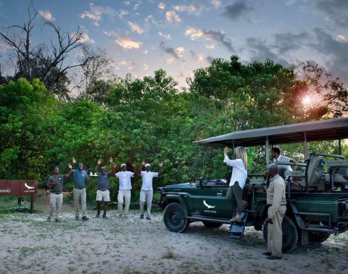Botswana-Nxabega-Under-Canvas-arrival-staff-guests-welcome-