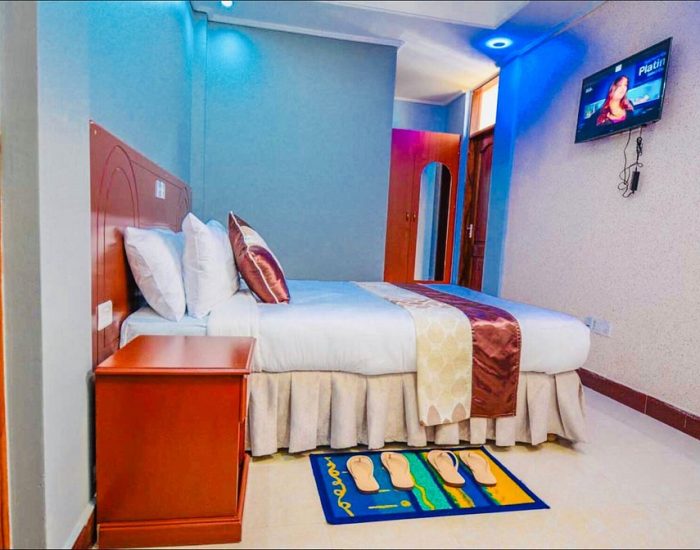 Green Mountain Hotel room