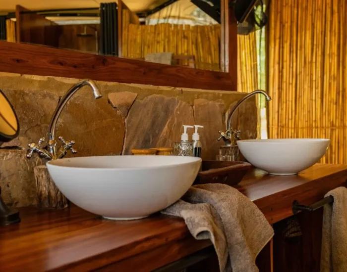 Roho-ya-Selous-Guest-Bathroom- Kiliclimb Africa Safaris