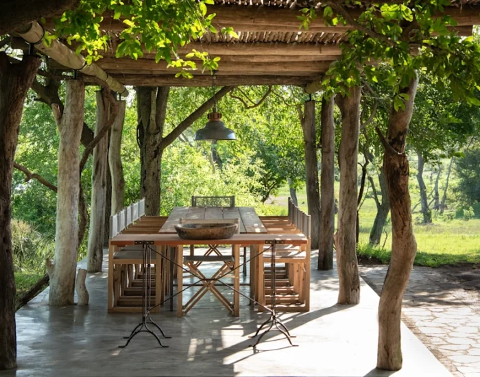 SSS_LODGE_Castleton_Dining_Pool_Deck_Ross_Couper_2 - KILICLIMB AFRICA SAFARIS