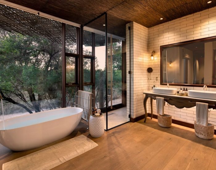 South-Africa-Ngala-Safari-Lodge-Family-Villa-ensuite-bath