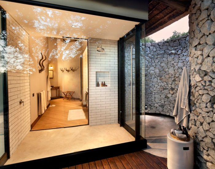 South-Africa-Ngala-Safari-Lodge-Villa-Outdoor-shower-Website-19 - Copy