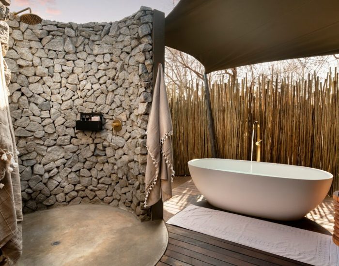 South-Africa-Ngala-Tented-Camp-bathroom-al-fresco-bath-and-outdoor-shower-