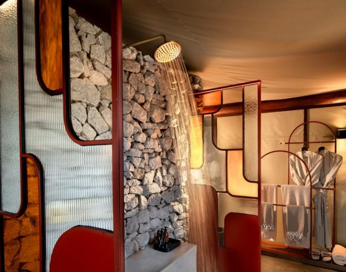 South-Africa-Ngala-Tented-Camp-tented-suite-inside-shower-1