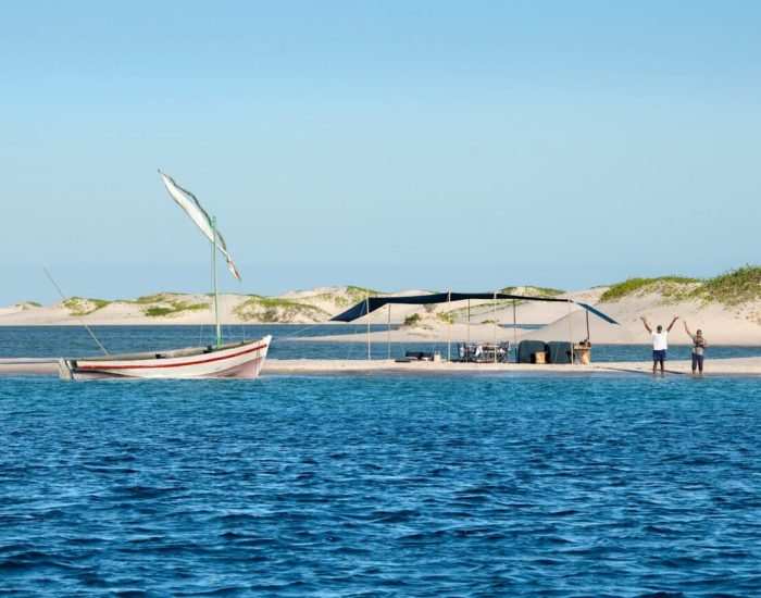 Southern-Africa-Mozambique-andBeyond-Benguerra-Island-experience-castaway-picnic-dhow-