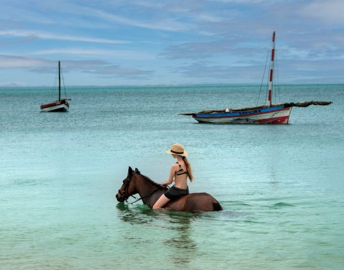 Southern-Africa-Mozambique-andBeyond-Benguerra-Island-experience-swimming-with-horses-