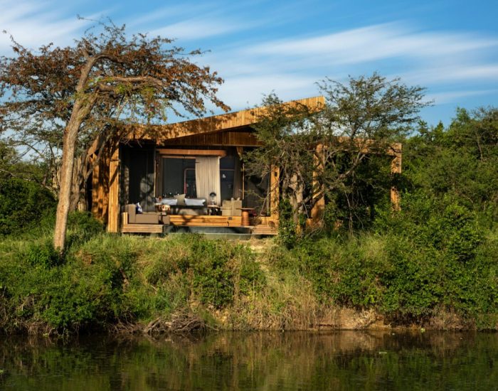 Tanzania-Grumeti-Serengeti-River-Lodge-Room-Suite-exter