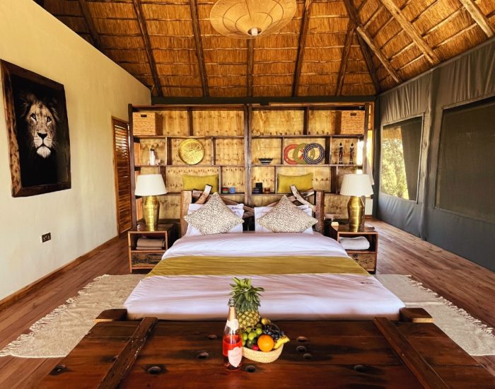 bedroom-kingsize-luxury-orangi - KILICLIMB AFRICA SAFARIS
