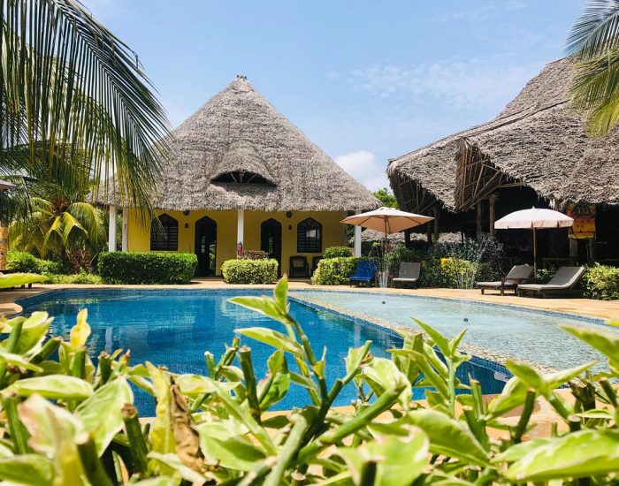 bungalow-family-pool