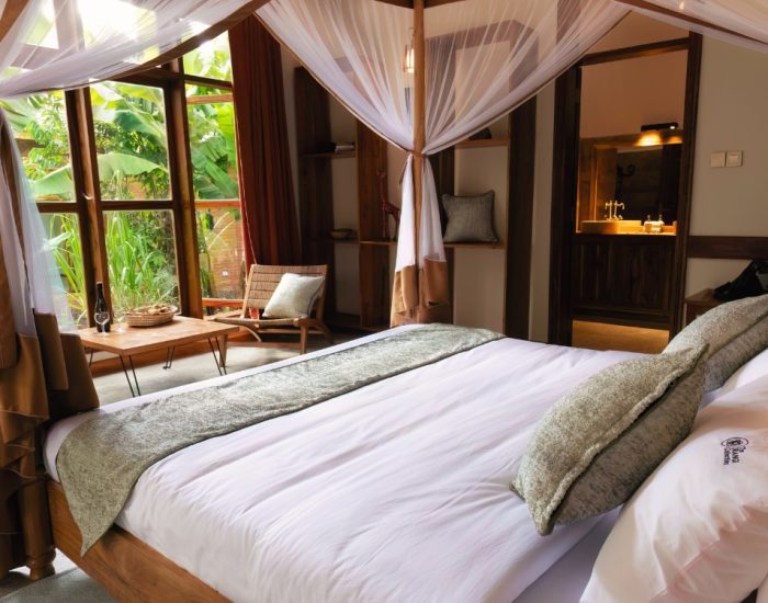 luxury-bedroom-explorers-lodge-2 - KILICLIMB AFRICA SAFARIS