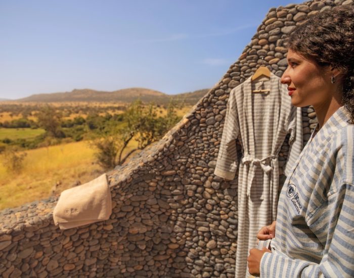 outdoor-shower-luxury-orangi - KILICLIMB AFRICA SAFARIS