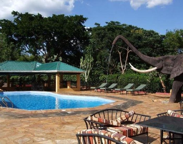 pool-area-with-poolbar.jpg KUDU