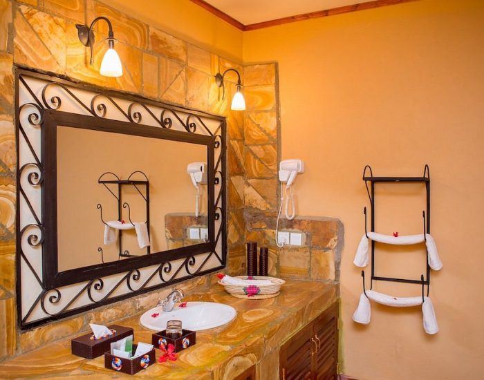 ruaha-rondavels-bathroom.jpg KUDU