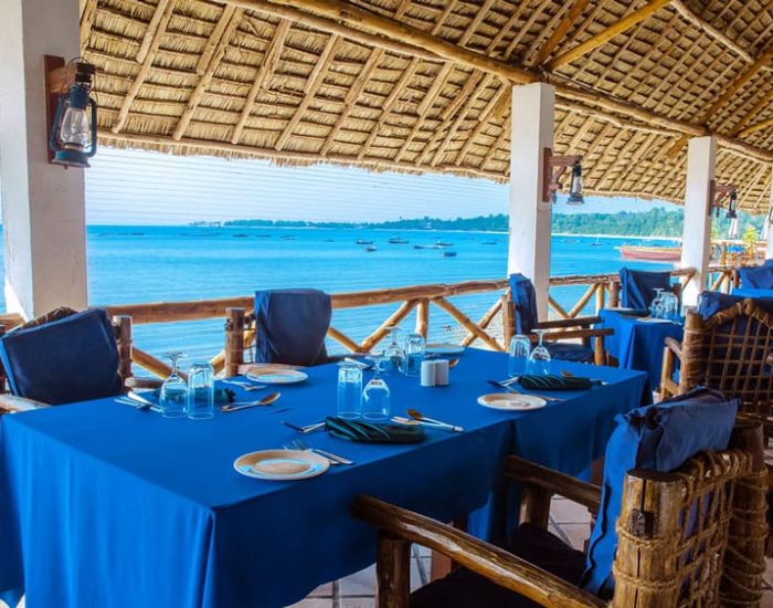 set up dinning tables